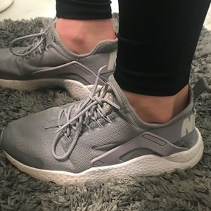 Huarache Nike Gray